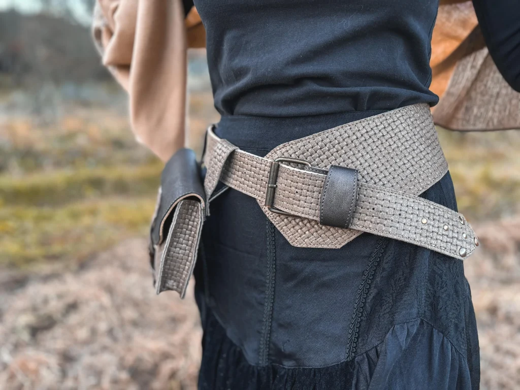 Handmade Leather Belt with Detachable Bag, size S - Image 4